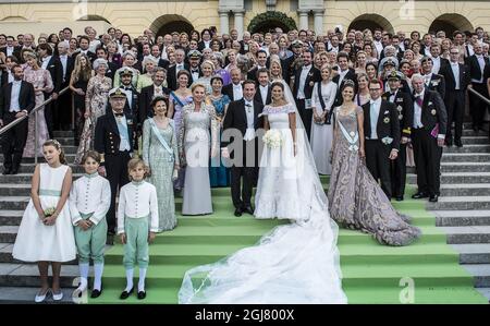 STOCKHOLM 20130608 Christopher OÃ‚Â´Neill und Prinzessin Madeline posiert mit Familie, Verwandten und Freunden im Schloss Drottningholm nach der Hochzeit von Prinzessin Madeleine und Christopher O`Neill in der Königlichen Kapelle von Stockholm, Schweden, 8. Juni 2013. Foto: Jonas EkstrÃƒÂ¶mer / SCANPIX / kod 10030 Stockfoto